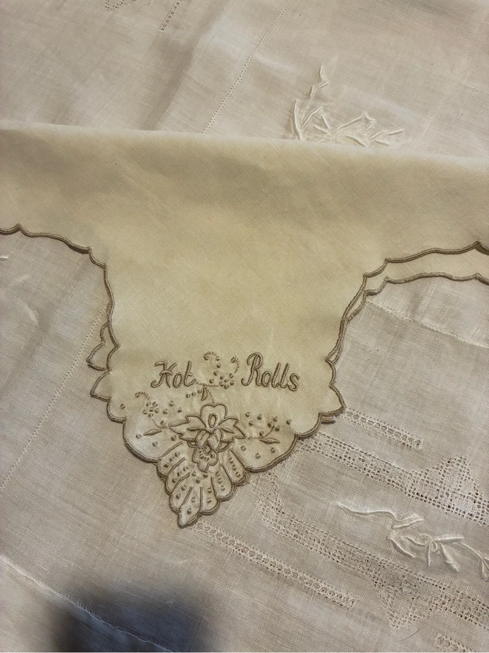 Vintage Embroidered Linen Doilies Set - Basket covers and Bun Warmer Covers